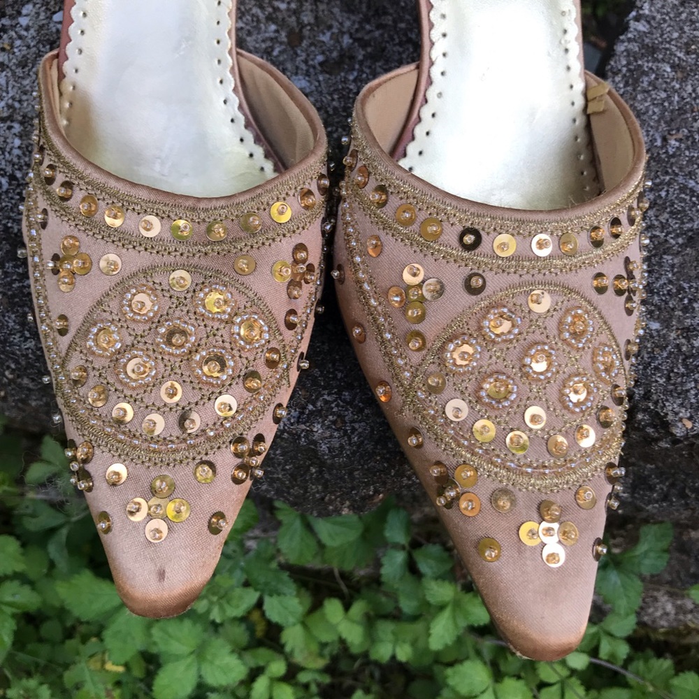Metro 7 gold shoes